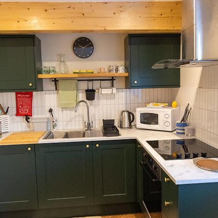 Amarelo Apartment, Central Charlbury, 1 Super King Bed ภายนอก รูปภาพ