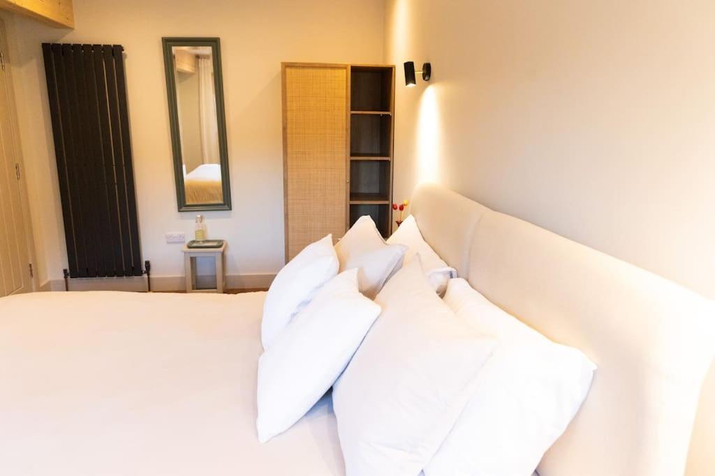 Amarelo Apartment, Central Charlbury, 1 Super King Bed ภายนอก รูปภาพ