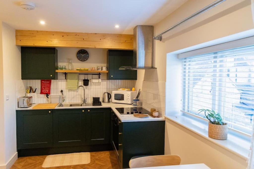 Amarelo Apartment, Central Charlbury, 1 Super King Bed ภายนอก รูปภาพ