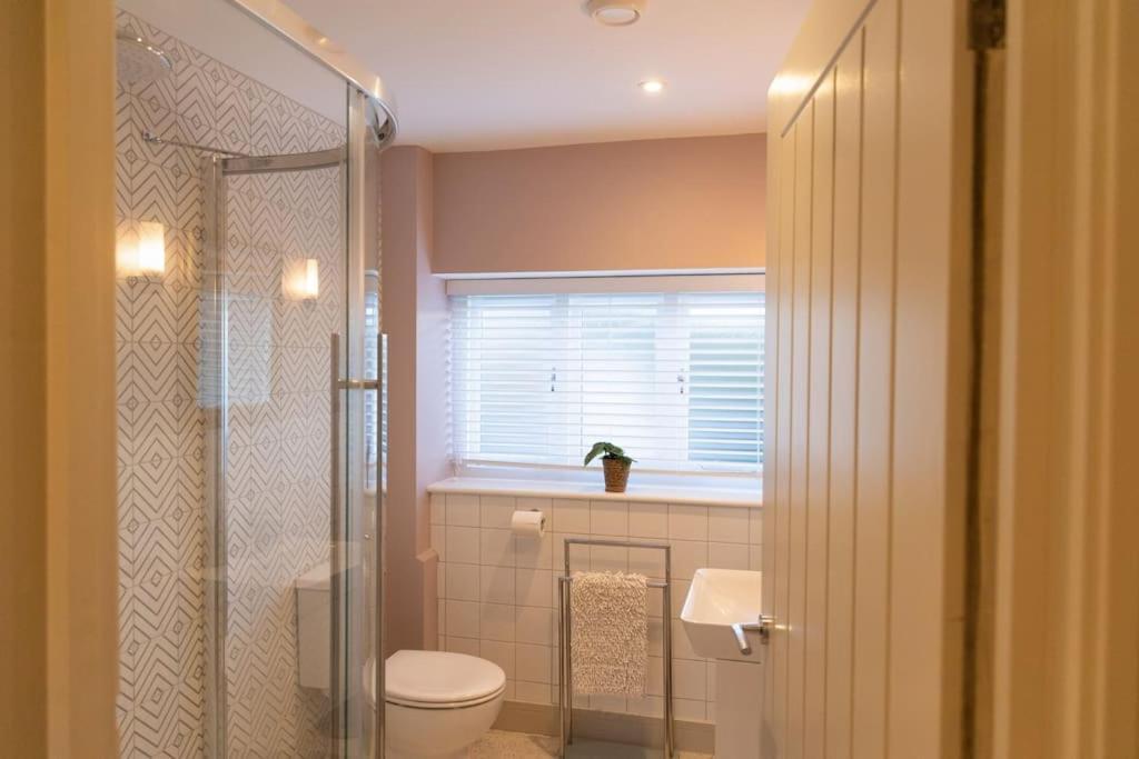 Amarelo Apartment, Central Charlbury, 1 Super King Bed ภายนอก รูปภาพ
