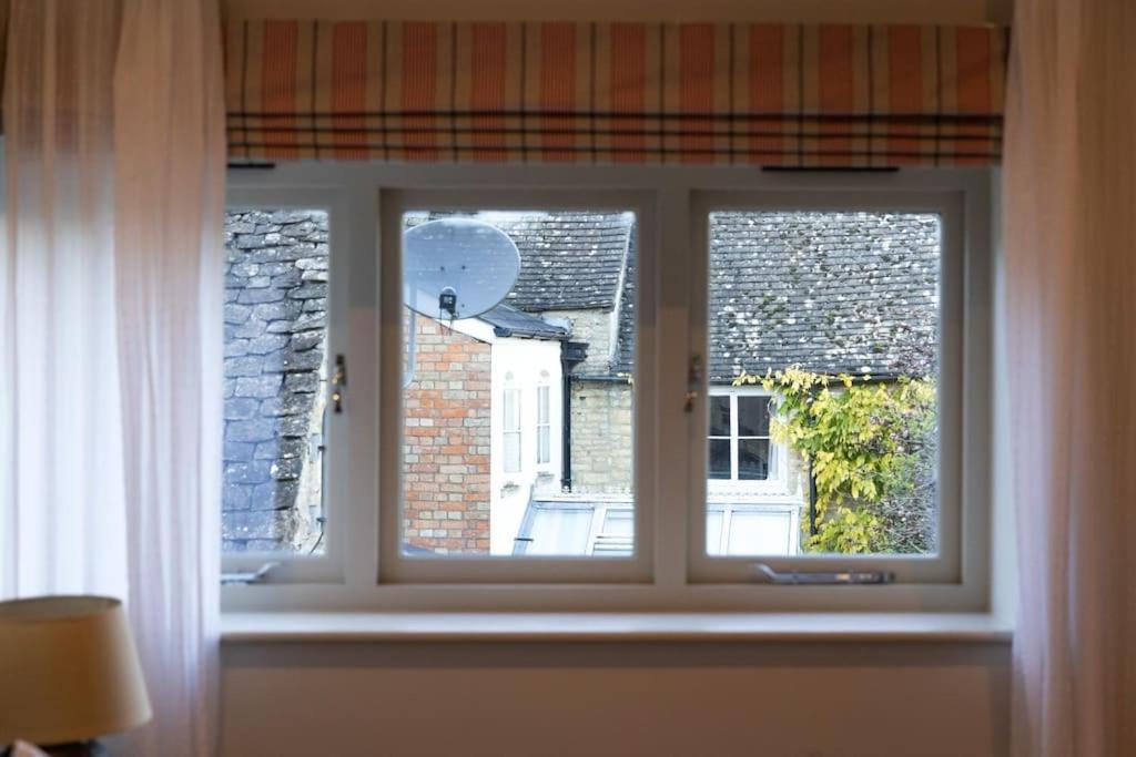Amarelo Apartment, Central Charlbury, 1 Super King Bed ภายนอก รูปภาพ