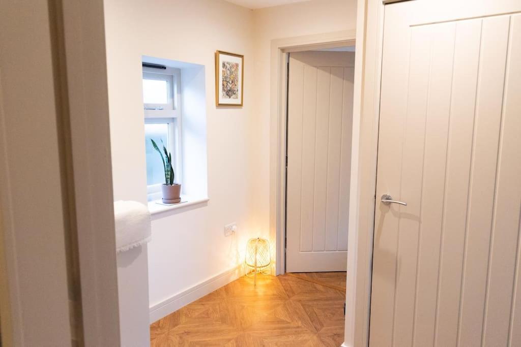 Amarelo Apartment, Central Charlbury, 1 Super King Bed ภายนอก รูปภาพ