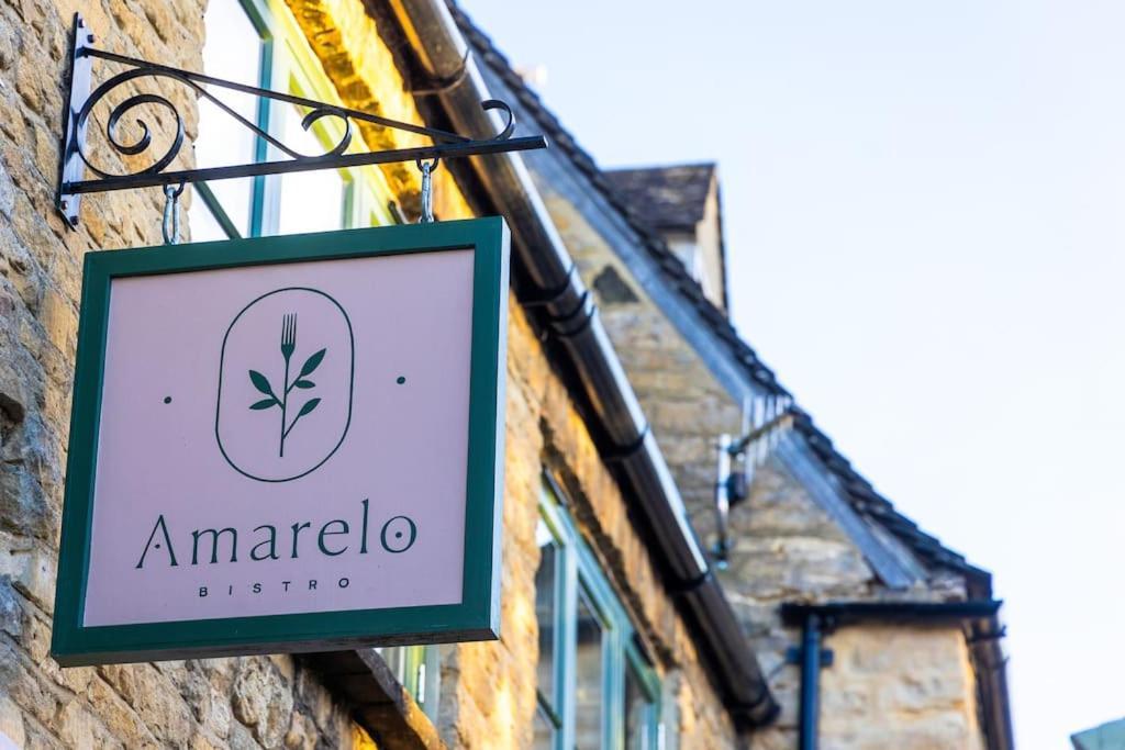 Amarelo Apartment, Central Charlbury, 1 Super King Bed ภายนอก รูปภาพ
